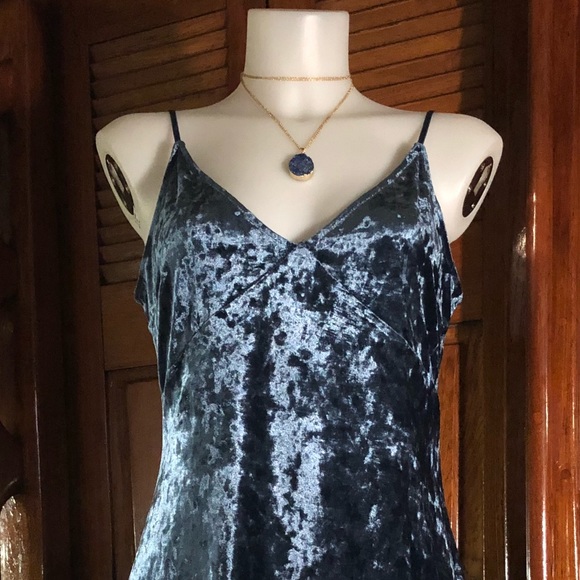Boutique Navy velvet dress - Picture 6 of 8
